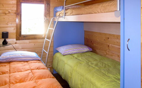 San Lorenzo al Mare 639: Letto, Camera Da Letto, Camera, Mobilia, Proprietà, Lenzuolo, Bedding, Parete, Telaio Del Letto, Costruzione