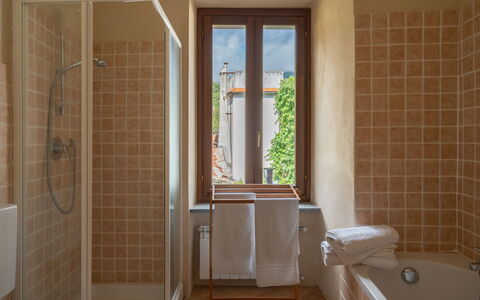 Tavole 603: Bagno, Camera, Proprietà, Piastrella, Pavimento, Porta, Architettura, Parete, Interior Design, Casa