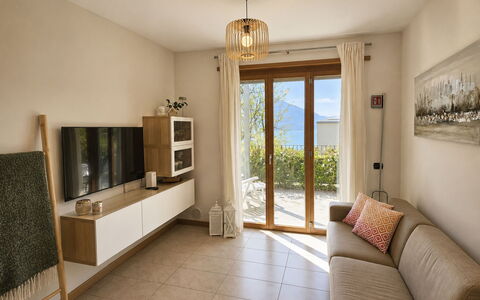 San Vincenzo: Mobilia, Interior Design, Pavimentazione, Parete, Legna, Pavimento, Soffitto, Camera, Televisione, Soggiorno