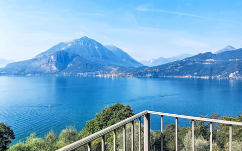 Varenna 634: Piscina, Catena Montuosa, Eco Hotel, Ricorrere, Estate, Valle, Villa, Landscaping, Resort Citta ', Backyard