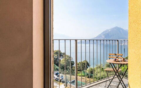Varenna 634: Piscina, Catena Montuosa, Eco Hotel, Ricorrere, Estate, Valle, Villa, Landscaping, Resort Citta ', Backyard