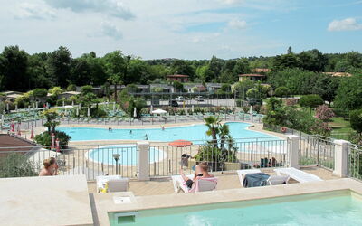 Manerba 646: Acqua, Cielo, Nube, Pianta, Piscina, Azzurro, Albero, Costruzione, Mobili Da Esterno, Corpo D'Acqua