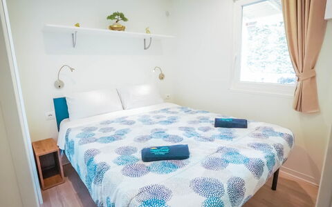 Caorle 699: Letto, Camera Da Letto, Interior Design, Lenzuolo, Legna, Bedding, Biancheria, Pavimento, Tessile, Mobilia