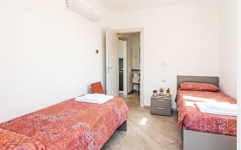 Gera Lario 618: Pavimento, Camera Da Letto, Mobilia, Pavimentazione, Letto, Interior Design, Lenzuolo, Camera, Bedding, Soffitto