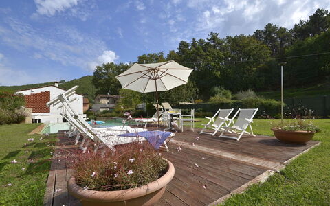 Villa San Lorenzo: Proprietà, Backyard, Cortile, Immobiliare, Casa, Villetta, Casa, Giardino, Landscaping, Costruzione