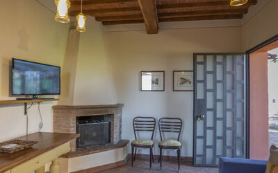 La Maria e Cecco: Proprietà, Televisione, Legna, Interior Design, Illuminazione, Soggiorno, Costruzione, Pavimentazione, Pavimento, Set Televisivo