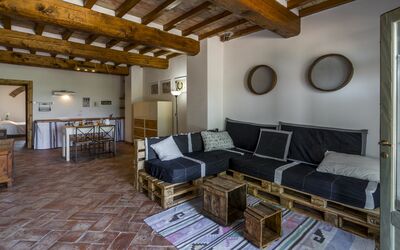 Tito: Camera, Proprietà, Costruzione, Mobilia, Casa, Interior Design, Soggiorno, Fascio, Immobiliare, Pavimento