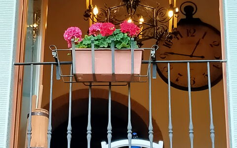 Villa Fusai: Illuminazione, Balcone, Camera, Architettura, Finestra, Casa, Tavolo, Mobilia, Casa, Costruzione