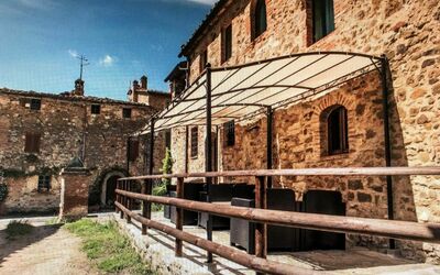 San Gusmé 800: Cielo, Proprietà, Finestra, Pianta, Costruzione, Nube, Legna, Brick, Muratura, Quartiere