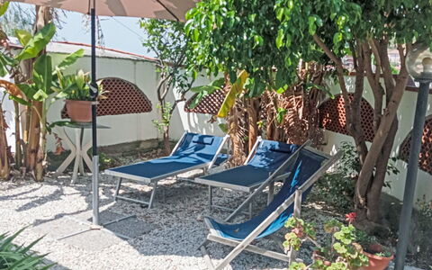Villa Lamarmora: Mobilia, Mobili Da Esterno, Sedia, Vaso Di Fiori, Shade, Giardino, Pianta Della Casa, Tavolo Esterno, Cortile