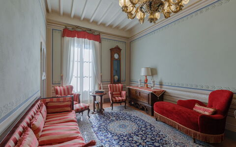 Appartamento Zefferini: Mobilia, Proprietà, Cornice, Costruzione, Divano, Comfort, Interior Design, Tessile, Legna, Tavolo