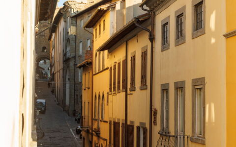 Appartamento Zefferini: Cielo, Finestra, Costruzione, Quartiere, Casa, Beige, Facciata, Tinte E Ombre, Città
