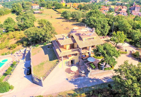 I Gigli di Montefiascone: Zona Residenziale, Estate, Visione Globale, Hacienda, Eco Hotel, Ricorrere, Piscina, Villa, Dimora, Landscaping