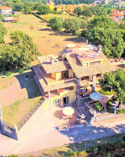 I Gigli di Montefiascone: Zona Residenziale, Estate, Visione Globale, Hacienda, Eco Hotel, Ricorrere, Piscina, Villa, Dimora, Landscaping