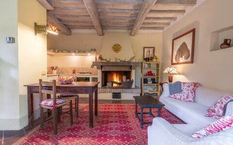 Casa Di Lilli: Mobilia, Interior Design, Pavimentazione, Parete, Pavimento, Divano, Camera, Legna, Soggiorno, Soffitto