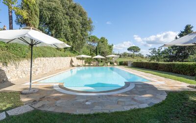 Parrino: Acqua, Cielo, Pianta, Piscina, Nube, Albero, Lotto, Shade, Arecales, Zona Residenziale