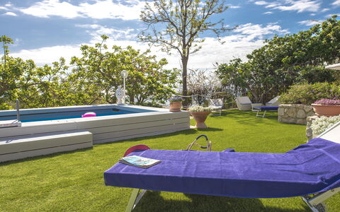 Villa Di Sofia: Proprietà, Erba, Backyard, Tempo Libero, Casa, Prato, Immobiliare, Cortile, Piscina, Albero