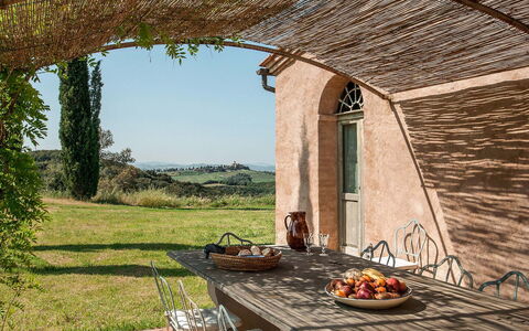 Lavacchio 14: Proprietà, Pianta, Cielo, Finestra, Legna, Costruzione, Shade, Tavolo, Vaso Di Fiori, Erba