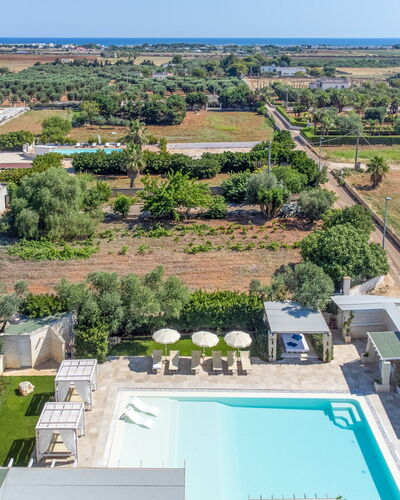 Villa Niraclò: Pianta, Proprietà, Costruzione, Cielo, Azzurro, Albero, Piscina, Urban Design, Architettura, Acqua