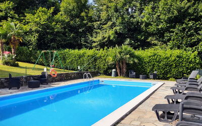 Colico 724: Acqua, Pianta, Piscina, Proprietà, Shade, Albero, Rettangolo, Corpo D'Acqua, Architettura, Mobili Da Esterno