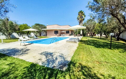 Giusy: Blu, Estate, Shade, Piscina, Hacienda, Ricorrere, Landscaping, Villa, Prato, Dimora