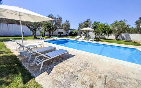Giusy: Piscina, Ricorrere, Mobili Da Esterno, Mobilia, Lettino, Landscaping, Estate, Shade, Giardino, Flagstone