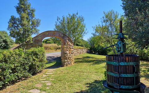 Villa Martina: Albero, Erba, Architettura, Lotto, Arco, Paesaggio, Giardino, Pianta, Casa, Woodland