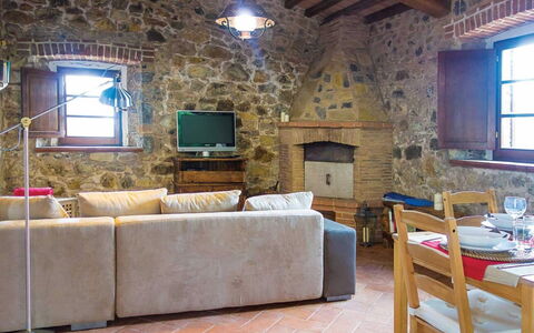 Villa Martina: Camera, Proprietà, Interior Design, Costruzione, Parete, Mobilia, Soggiorno, Soffitto, Muro ​​Di Pietra, Illuminazione