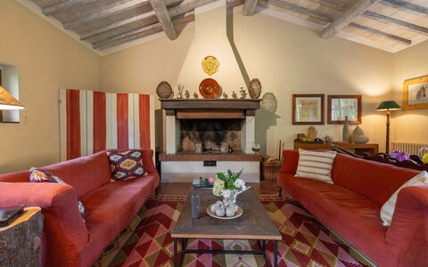 Casa Dell'ambasciatore: Mobilia, Interior Design, Pavimentazione, Divano, Parete, Legna, Pavimento, Soggiorno, Soffitto, Camera