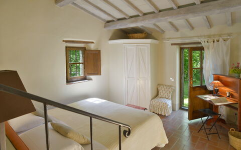Casa Dell'ambasciatore: Mobilia, Parete, Legna, Interior Design, Pavimentazione, Pavimento, Soffitto, Casa, Camera Da Letto, Letto