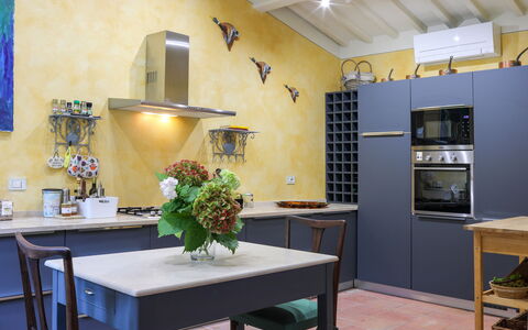 Villa Bacco: Mobilia, Interior Design, Pavimentazione, Cucina, Legna, Controsoffitto, Pavimento, Elettrodomestico Da Cucina, Casa, Illuminazione