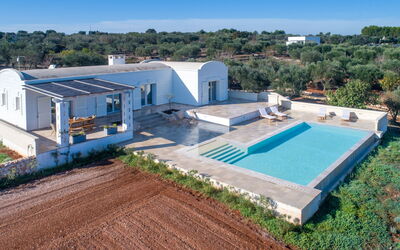 Villa Amelia: Costruzione, Proprietà, Pianta, Cielo, Finestra, Azzurro, Albero, Piscina, Lotto, Casa