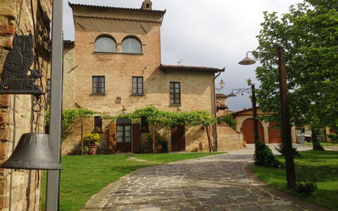 Monastery Guest House: Pianta, Costruzione, Proprietà, Finestra, Cielo, Albero, Casa, Manto Stradale, Villetta, Legna