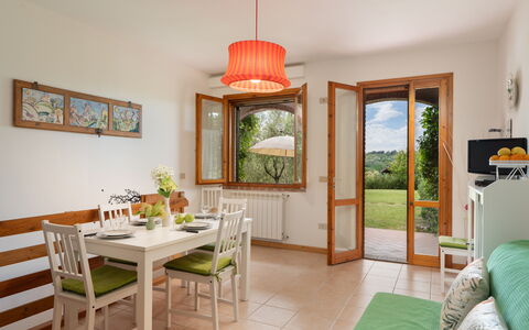 Calanchi Apartments: Mobilia, Interior Design, Legna, Tavolo, Pavimentazione, Sedia, Camera, Casa, Sala Da Pranzo, Illuminazione
