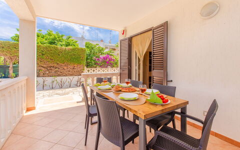 Villa Orchidea: Proprietà, Camera, Immobiliare, Mobilia, Costruzione, Casa, Interior Design, Tavolo, Villa, Appartamento
