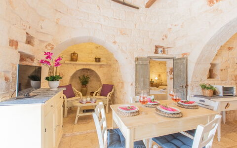 Trullo Del Mandarino: Proprietà, Camera, Costruzione, Interior Design, Tavolo, Mobilia, Casa, Immobiliare, Architettura, Sala Da Pranzo