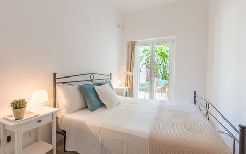 Villetta Ferreri: Camera Da Letto, Letto, Mobilia, Camera, Proprietà, Lenzuolo, Telaio Del Letto, Interior Design, Bedding, Pavimento