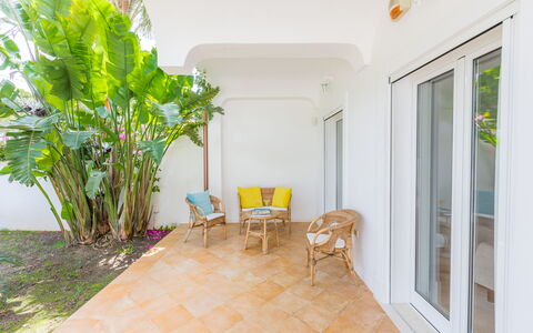 Villetta Ferreri: Proprietà, Camera, Immobiliare, Casa, Costruzione, Giallo, Pavimento, Casa, Interior Design, Mobilia