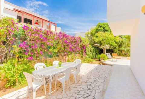 Villa Irene: Proprietà, Immobiliare, Casa, Costruzione, Casa, Camera, Appartamento, Fiore, Pianta, Estate