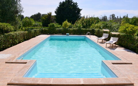 Villa Lidia Con Piscina: Piscina, Proprietà, Tempo Libero, Erba, Immobiliare, Rettangolo, Casa, Costruzione, Estate, Backyard