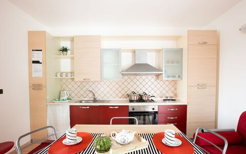 Prato Inglese Sinistro: Tavolo, Mobilia, Cabinetry, Proprietà, Tavola, Sedia, Controsoffitto, Cucina, Interior Design, Legna