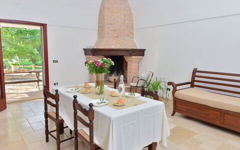 L'alcova: Camera, Proprietà, Mobilia, Tavolo, Interior Design, Sala Da Pranzo, Immobiliare, Casa, Pavimento, Costruzione