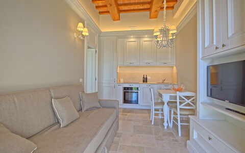 Il Sole Di Vino: Camera, Proprietà, Mobilia, Costruzione, Interior Design, Soffitto, Pavimento, Casa, Casa, Parete