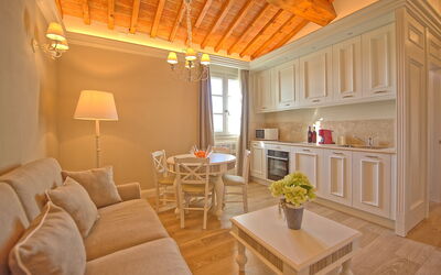 Sole di Vino - 4: Camera, Proprietà, Mobilia, Interior Design, Soffitto, Costruzione, Soggiorno, Giallo, Casa, Immobiliare