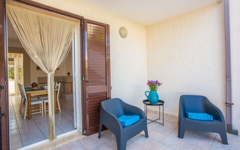 Villa Salento: Mobilia, Proprietà, Tavolo, Pianta, Comfort, Sedia, Costruzione, Tessile, Casa, Interior Design