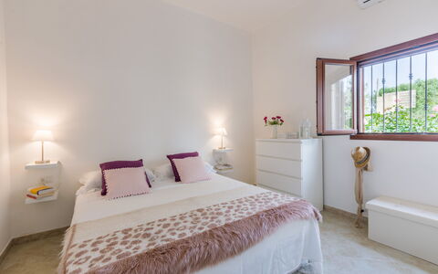 Lamia Di Nonna Mena: Camera Da Letto, Camera, Letto, Mobilia, Proprietà, Lenzuolo, Telaio Del Letto, Interior Design, Bedding, Materasso