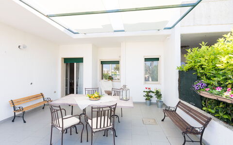 Villa Stelladali: Proprietà, Camera, Costruzione, Interior Design, Casa, Mobilia, Immobiliare, Soffitto, Tavolo, Casa
