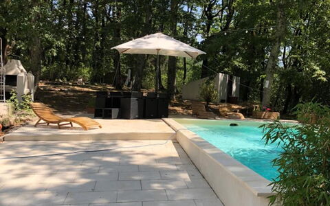 Villa La Casa Bianca: Pianta, Proprietà, Piscina, Shade, Acqua, Albero, Mobili Da Esterno, Ombrello, Tempo Libero, Arecales