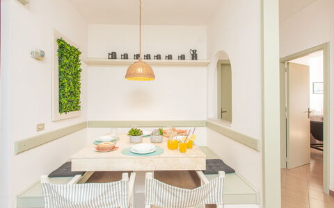 La Terrazza Vista Mare Di Marco: Camera, Proprietà, Mobilia, Giallo, Interior Design, Verde, Sala Da Pranzo, Costruzione, Tavolo, Casa