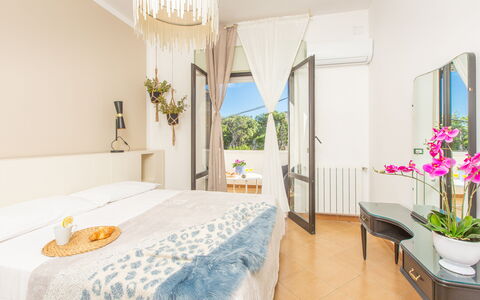 La Terrazza Vista Mare Di Marco: Camera Da Letto, Camera, Proprietà, Mobilia, Letto, Interior Design, Costruzione, Suite, Immobiliare, Casa